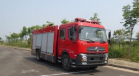 國五東風(fēng)天錦7噸泡沫消防車圖片